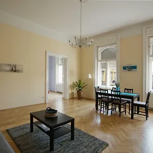 klauzal-ter-9.inbudapesthotels.com/